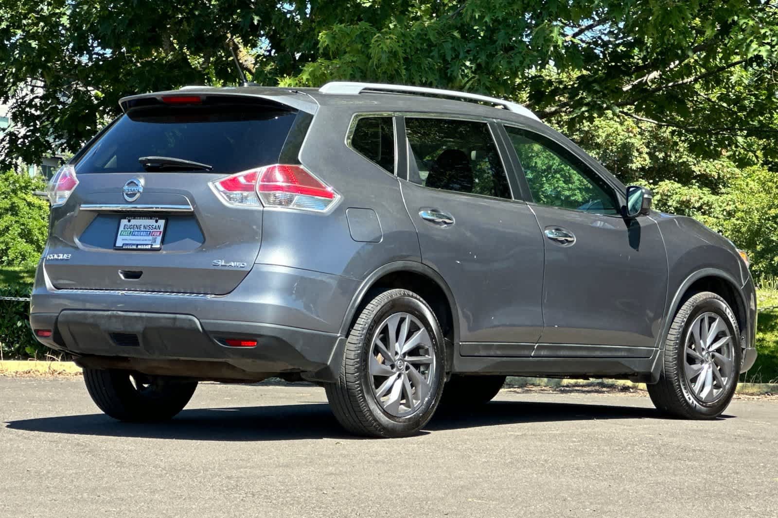 Used 2016 Nissan Rogue SL w/ SL Premium Package AWD/4WD image 2