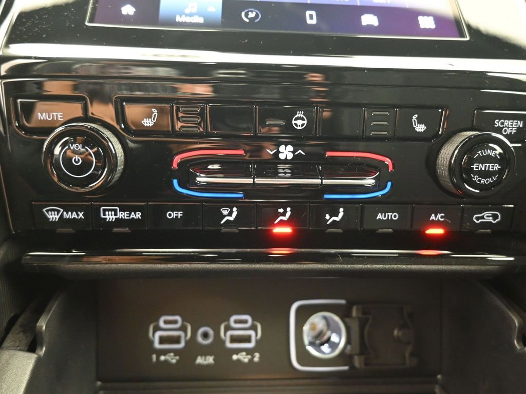 New 2025 Jeep Grand Cherokee Laredo w/ Luxury Tech Group I image 3