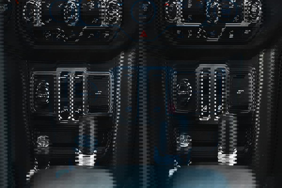 Used 2023 Jeep Wrangler Sport S image 27