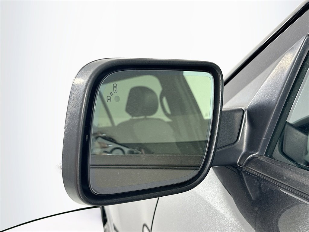 Used 2017 Ford Explorer XLT w/ Equipment Group 202A image 9