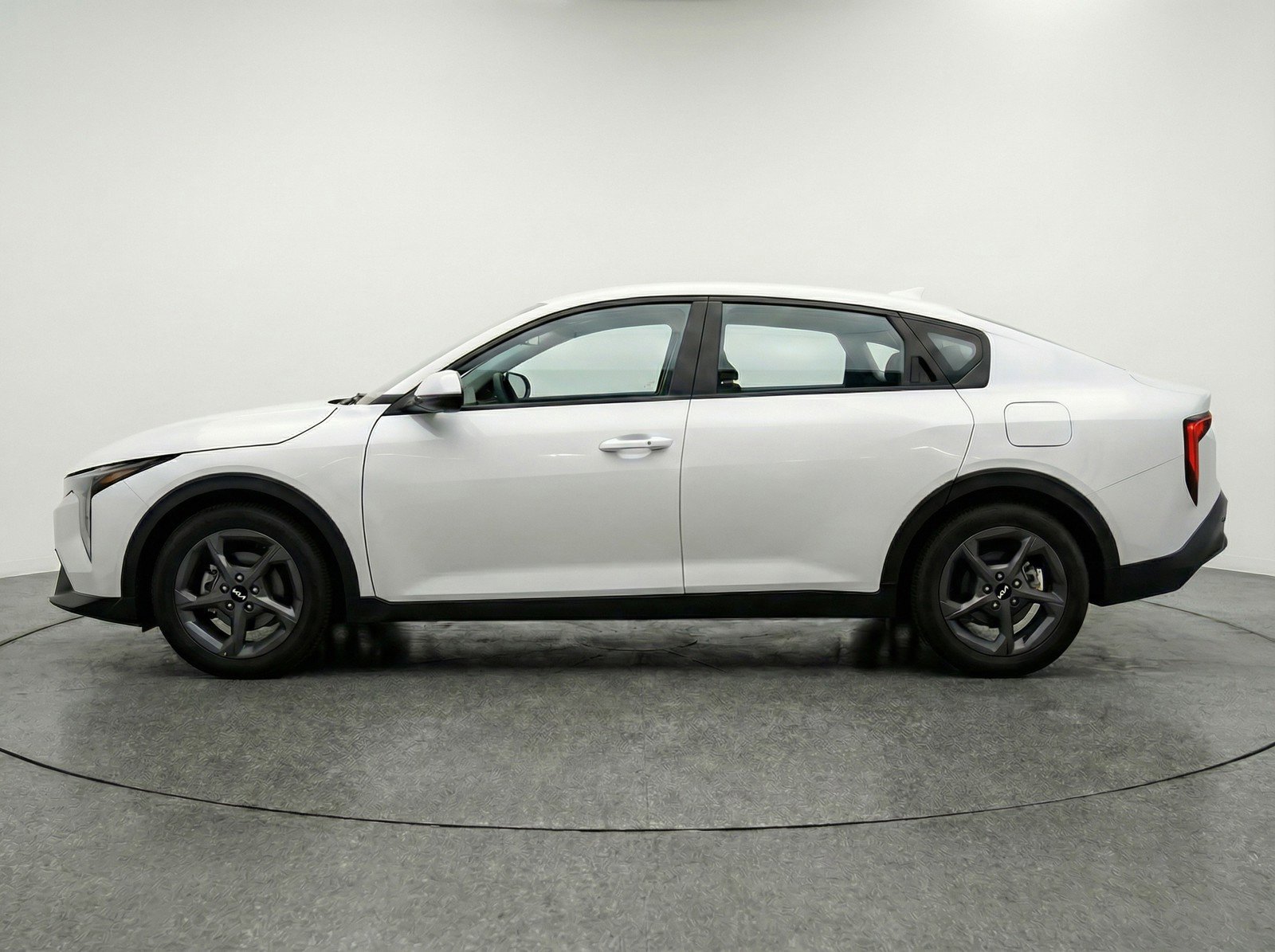 Used 2025 Kia K4 LXS image 5