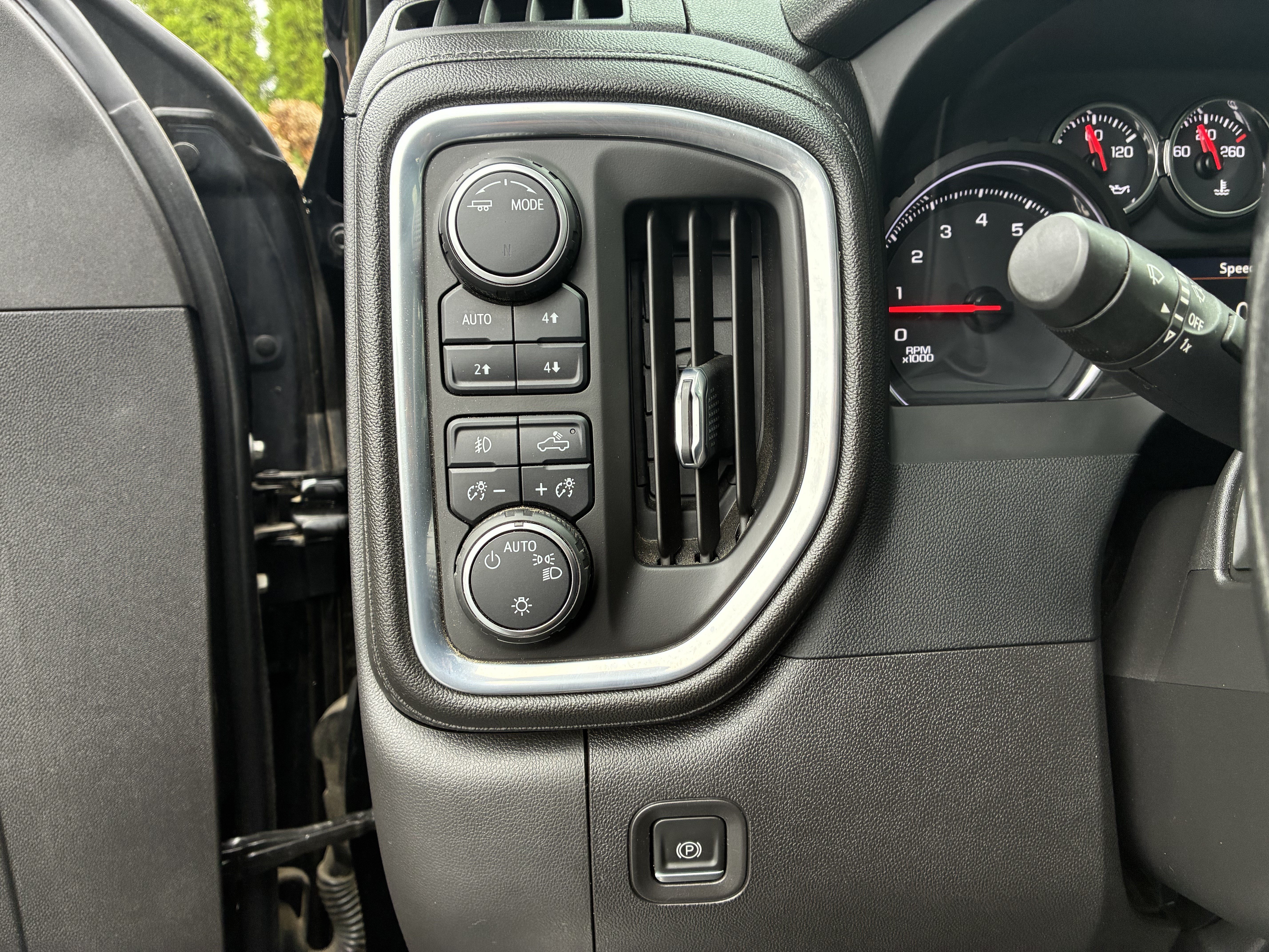 Used 2022 Chevrolet Silverado 1500 RST w/ Convenience Package II AWD/4WD image 28