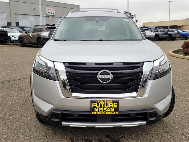 New 2025 Nissan Pathfinder SL image 3