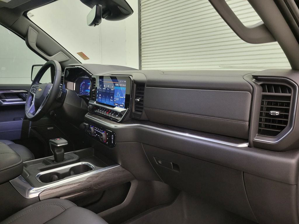 Used 2025 Chevrolet Silverado 1500 LTZ w/ LTZ Premium Package image 45