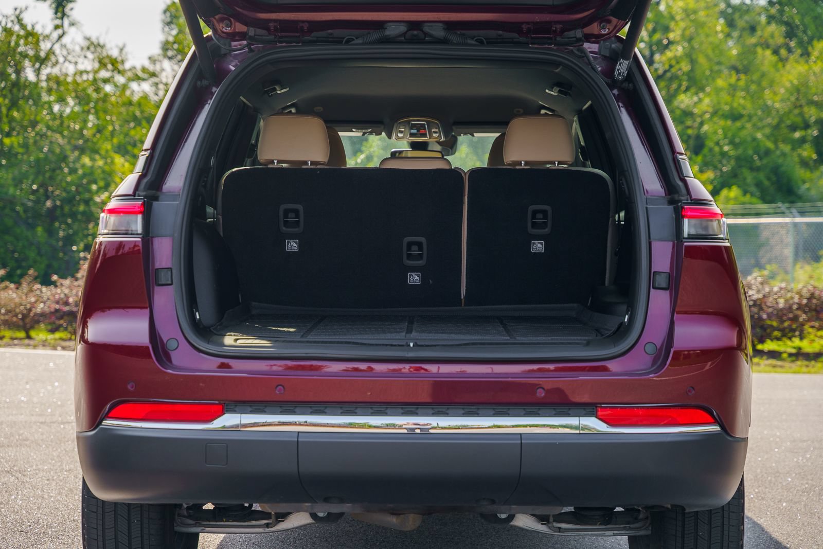 Used 2024 Jeep Grand Cherokee Limited RWD image 16