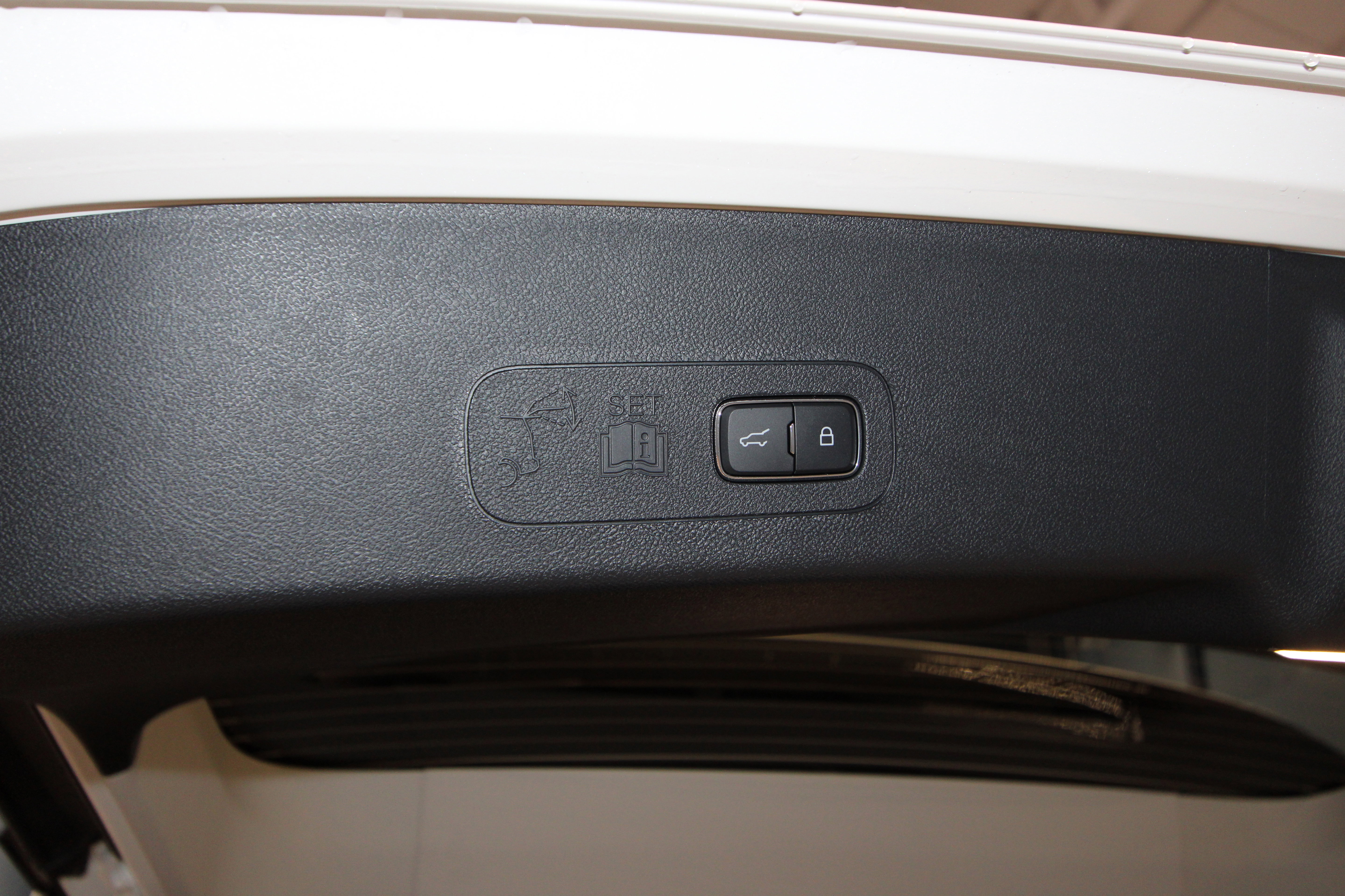 New 2026 Lincoln Aviator AWD w/ Jet Appearance Package image 35