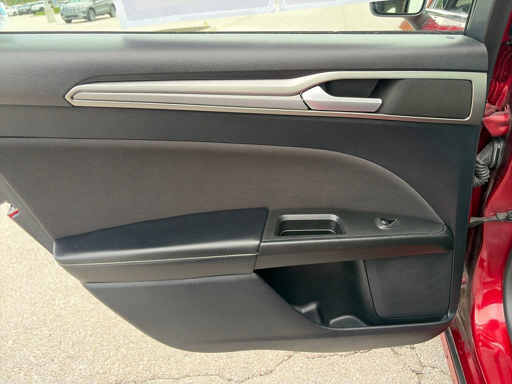 Used 2019 Ford Fusion SE FWD image 24