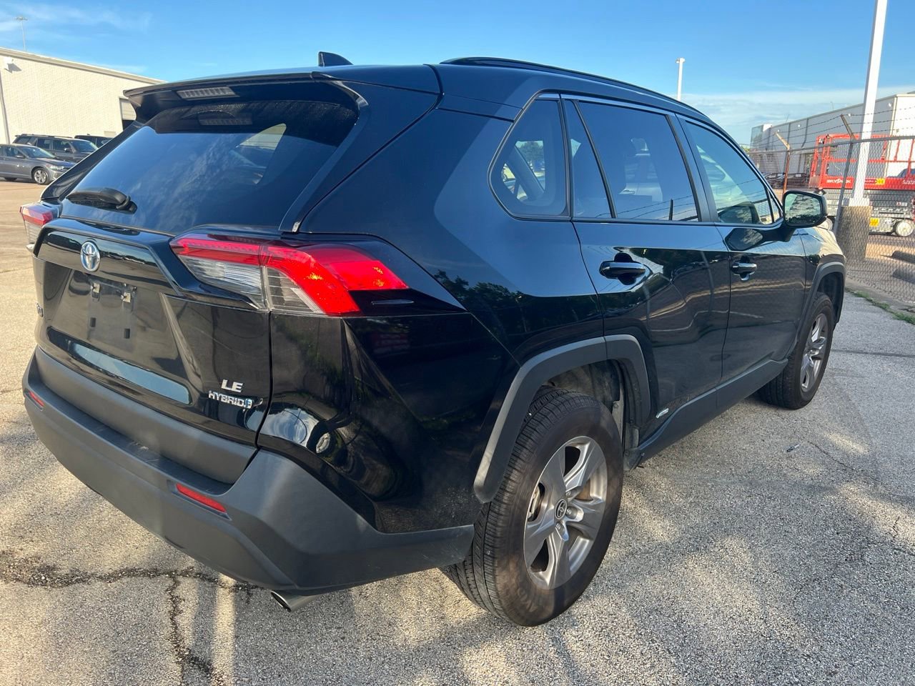 Used 2022 Toyota RAV4 LE AWD/4WD image 4