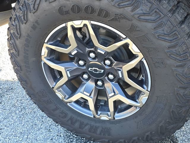 Used 2024 Chevrolet Colorado ZR2 image 11