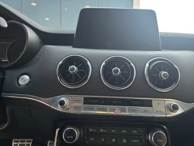 Used 2018 Kia Stinger GT2 AWD/4WD image 11