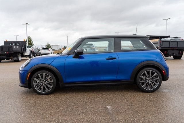 Used 2025 MINI Cooper 2-Door Hardtop FWD image 4