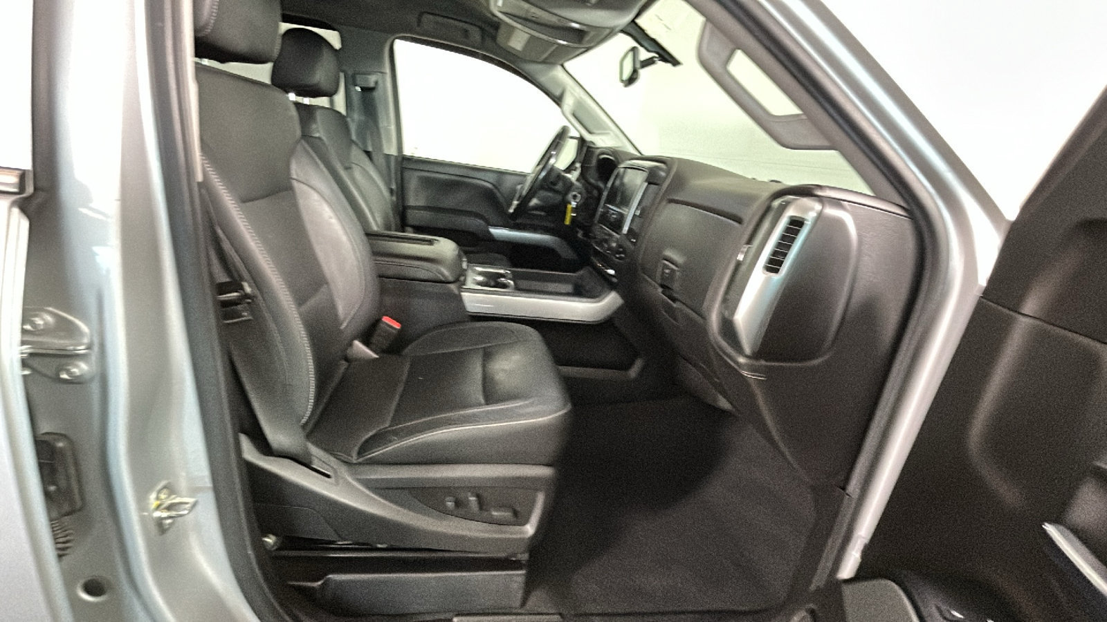 Used 2019 Chevrolet Silverado 2500 LTZ w/ Duramax Plus Package AWD/4WD image 34