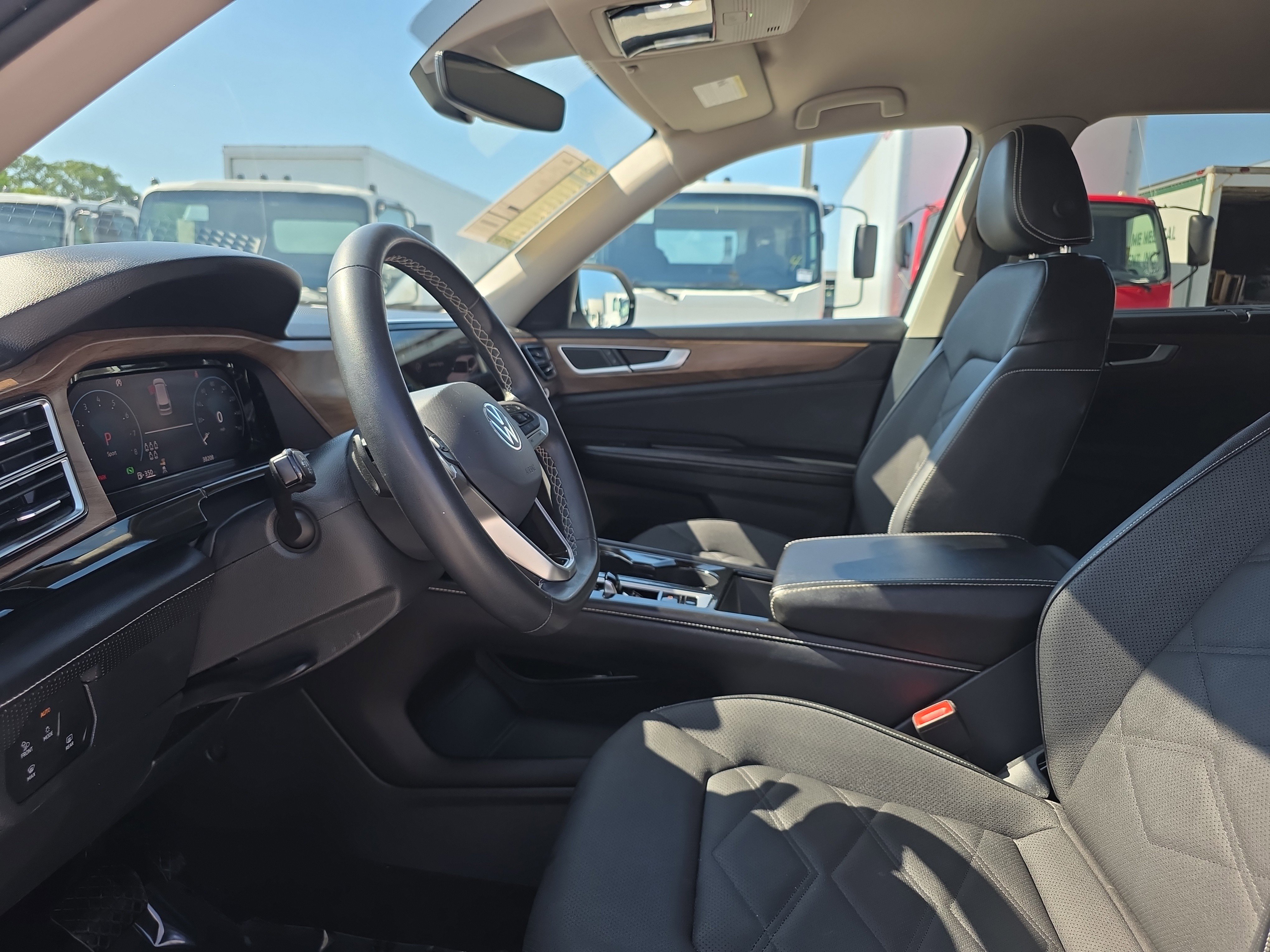 Used 2024 Volkswagen Atlas SE AWD/4WD image 24