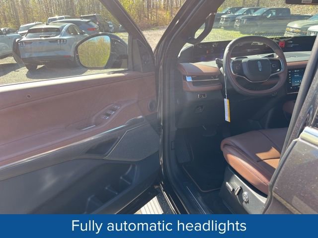 New 2026 Lincoln Navigator L Reserve AWD/4WD image 18