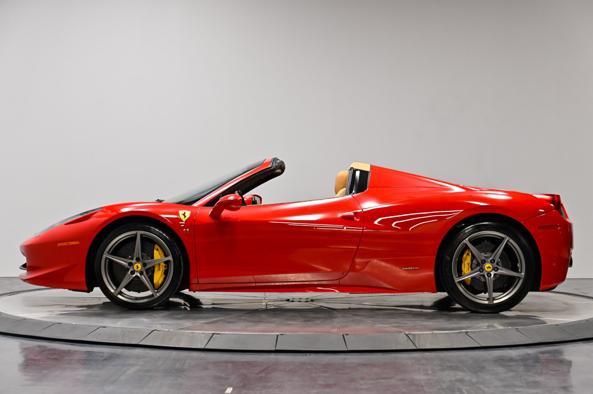 Used 2013 Ferrari 458 Spider RWD image 16