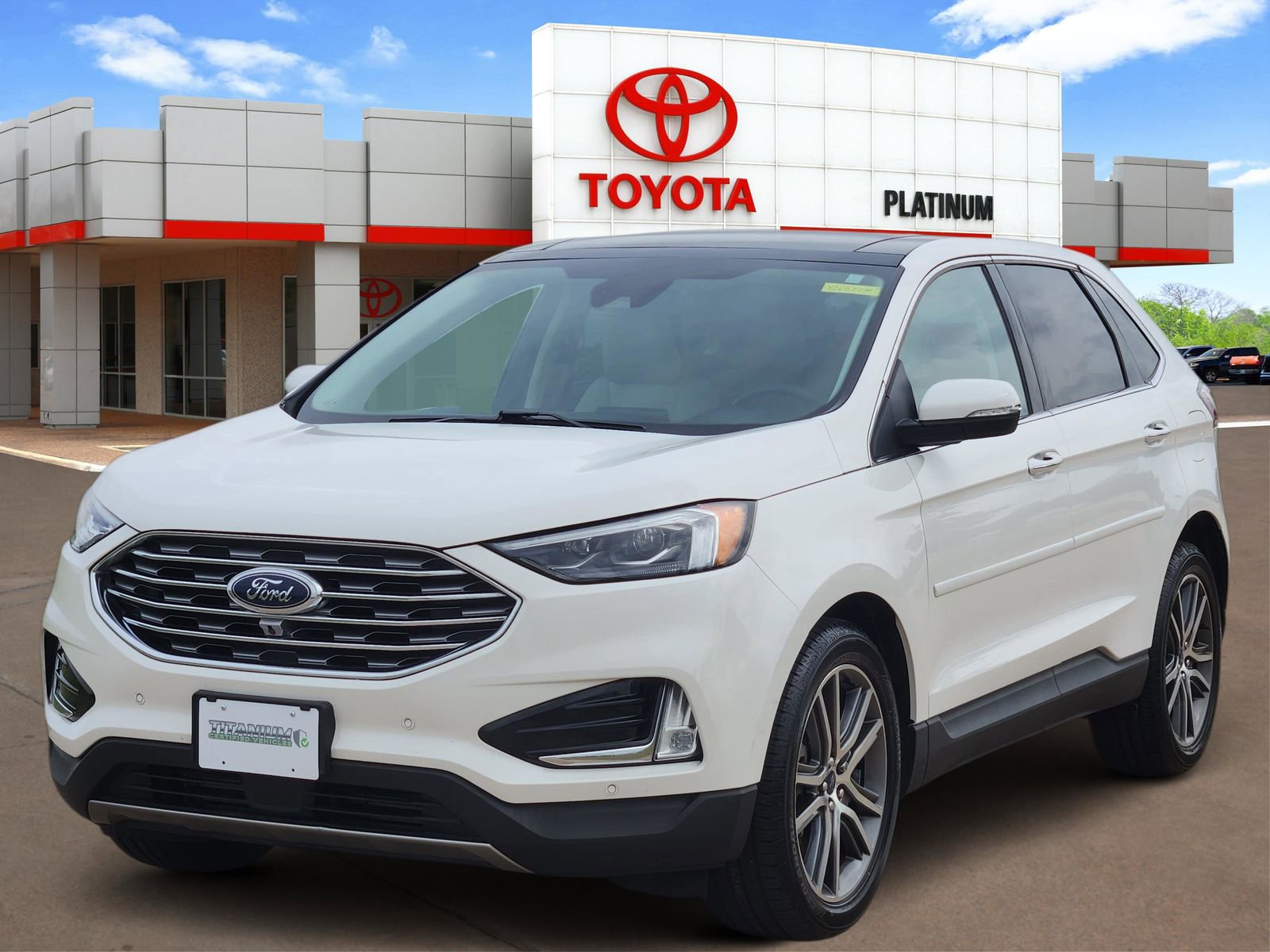 Used 2022 Ford Edge Titanium w/ Equipment Group 301A AWD/4WD image 2