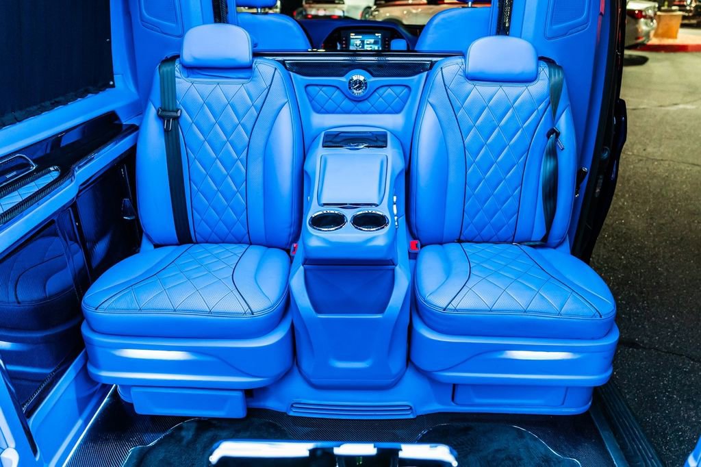 Used 2022 Mercedes-Benz Metris image 4