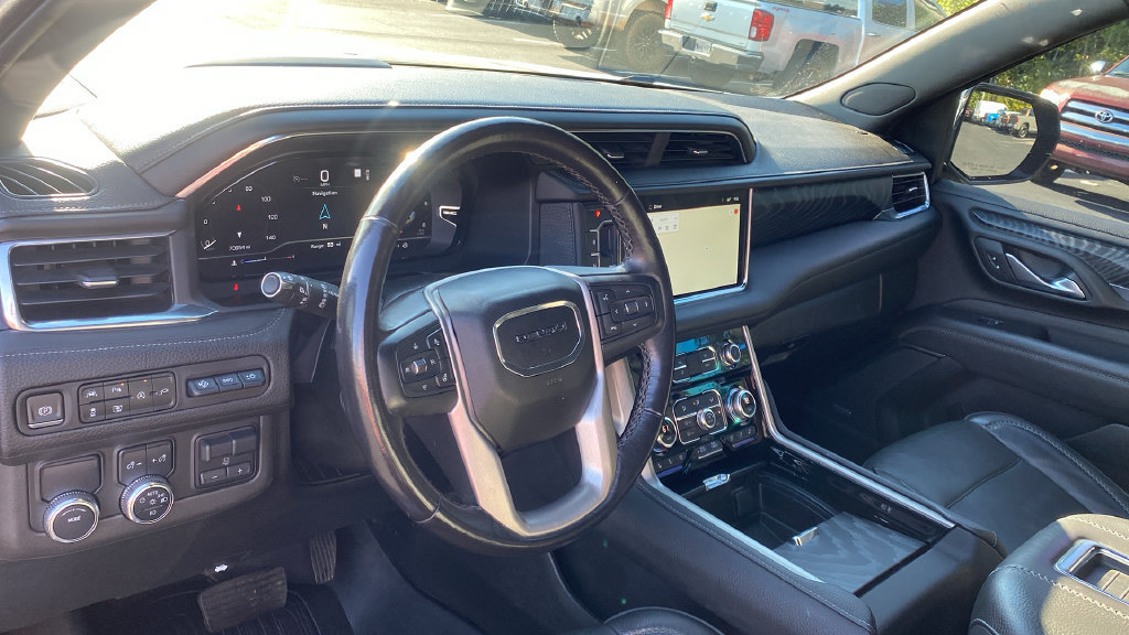 Used 2022 GMC Yukon XL Denali w/ Advanced Technology Package RWD image 15