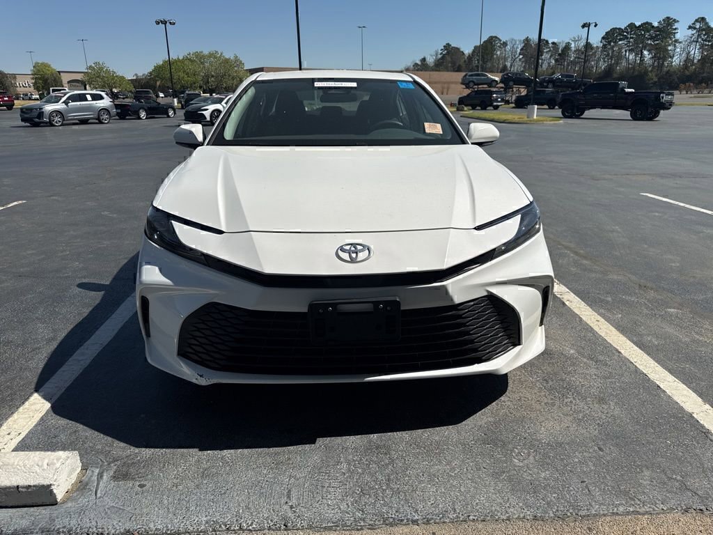 Used 2025 Toyota Camry LE image 8