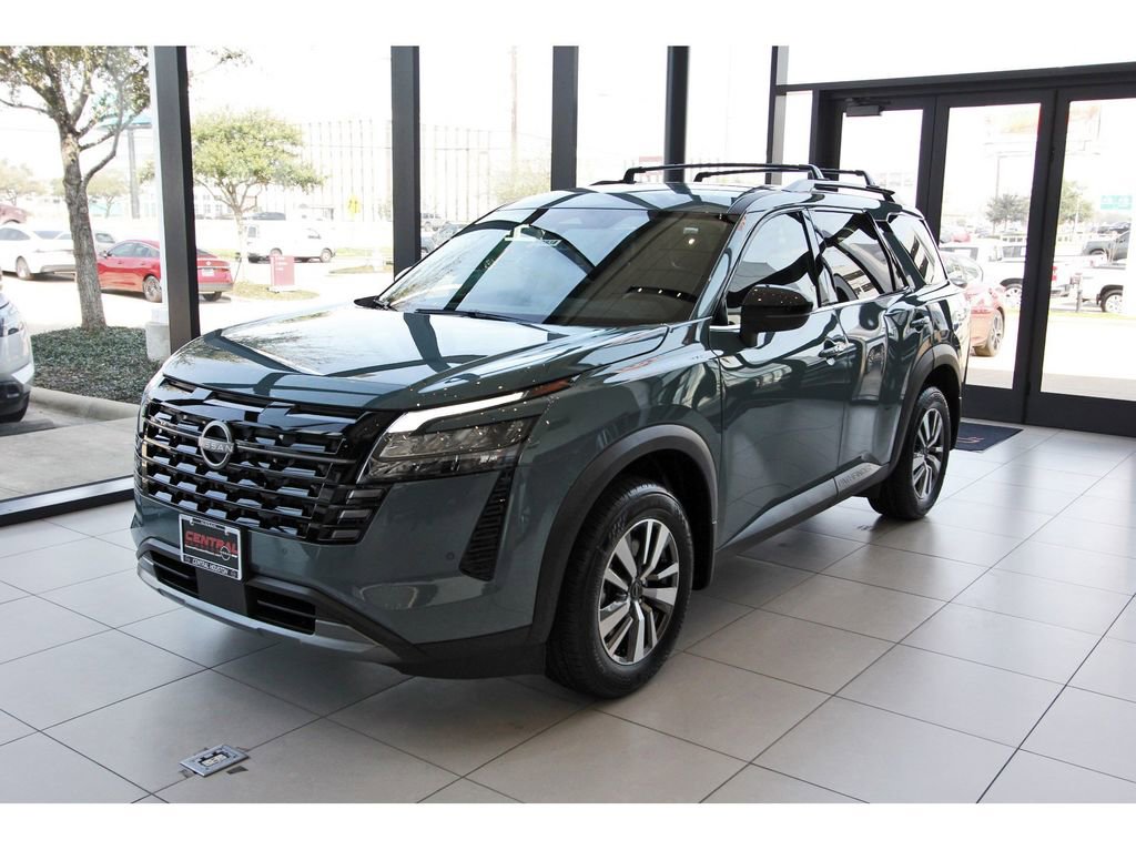 New 2026 Nissan Pathfinder SL image 2