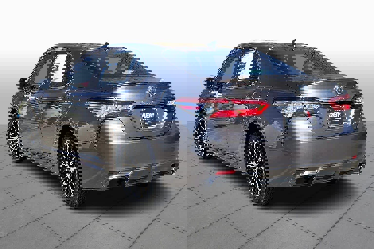 Used 2020 Toyota Camry SE image 10