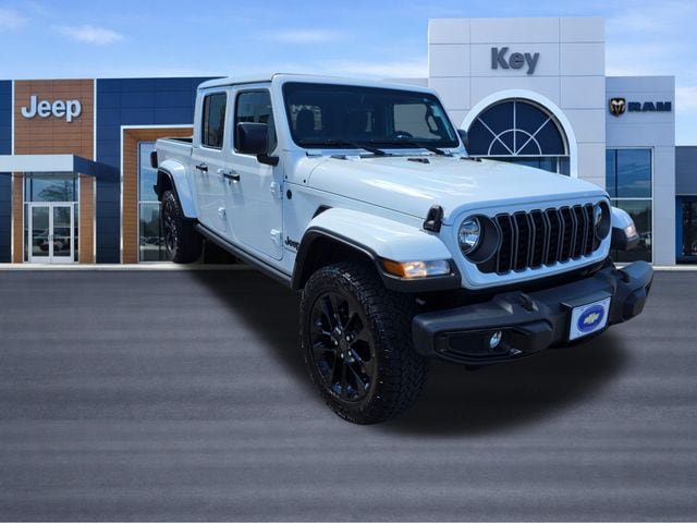 Used 2025 Jeep Gladiator Sport AWD/4WD image 7