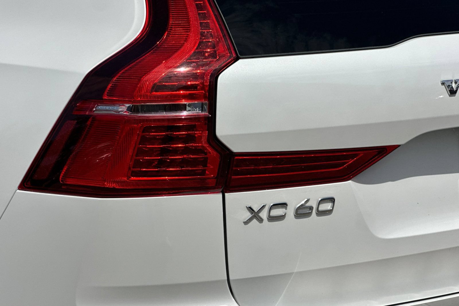 Used 2020 Volvo XC60 T5 Momentum w/ Protection Package Premier FWD image 24