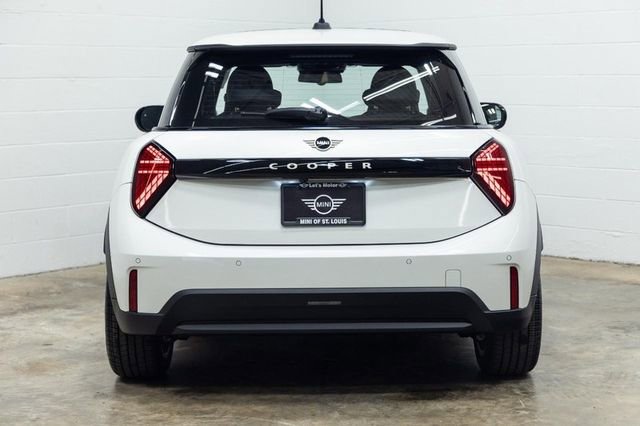 Certified 2025 MINI Cooper 2-Door Hardtop image 10