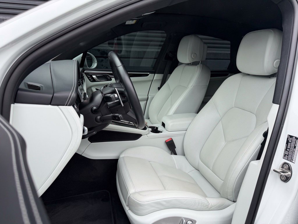 Certified 2023 Porsche Macan S AWD/4WD image 16