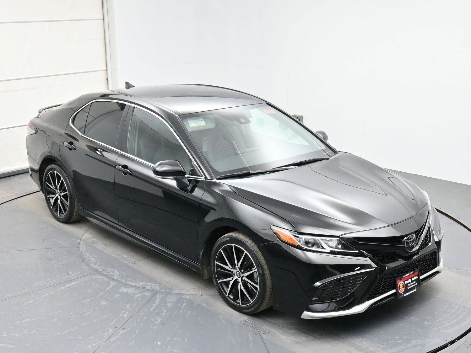 Used 2024 Toyota Camry SE image 33