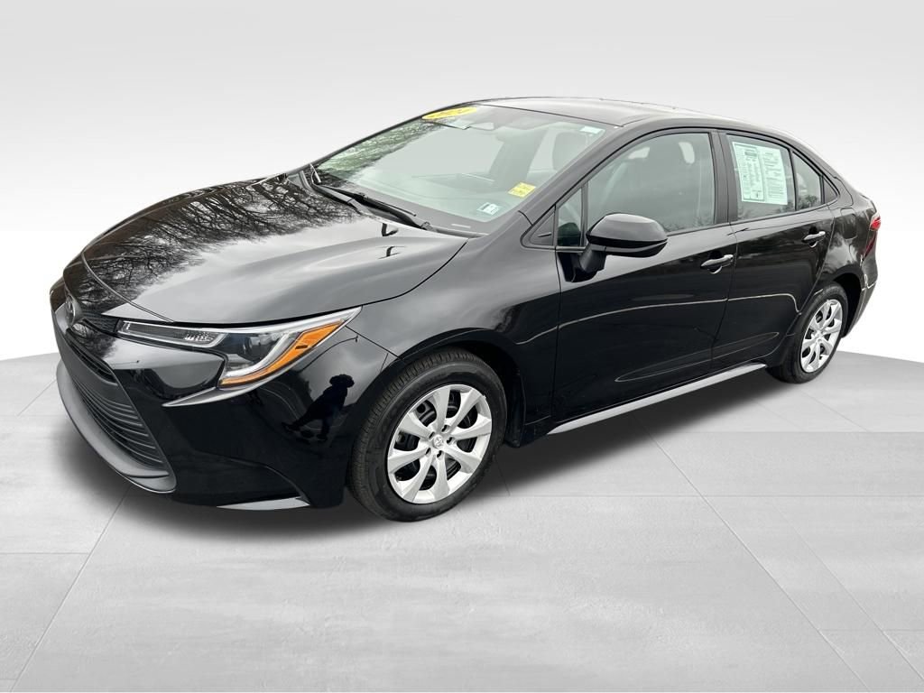 Used 2024 Toyota Corolla LE image 1