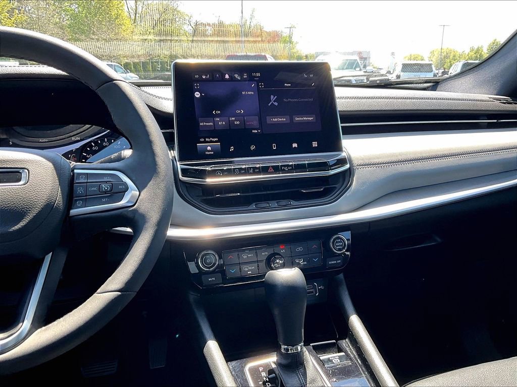 Used 2025 Jeep Compass Limited AWD/4WD image 18