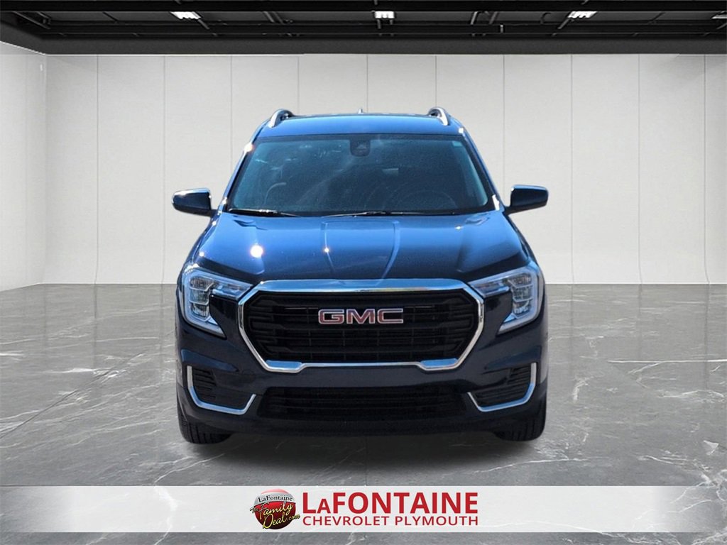Certified 2023 GMC Terrain SLE w/ Driver Convenience Package image 3