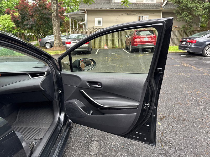 Used 2022 Toyota Corolla LE w/ Premium Interior Package FWD image 12