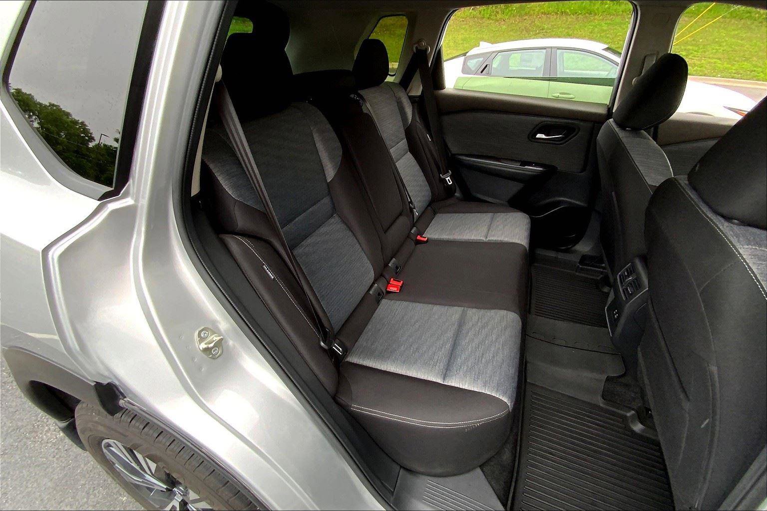 Used 2023 Nissan Rogue SV AWD/4WD image 25