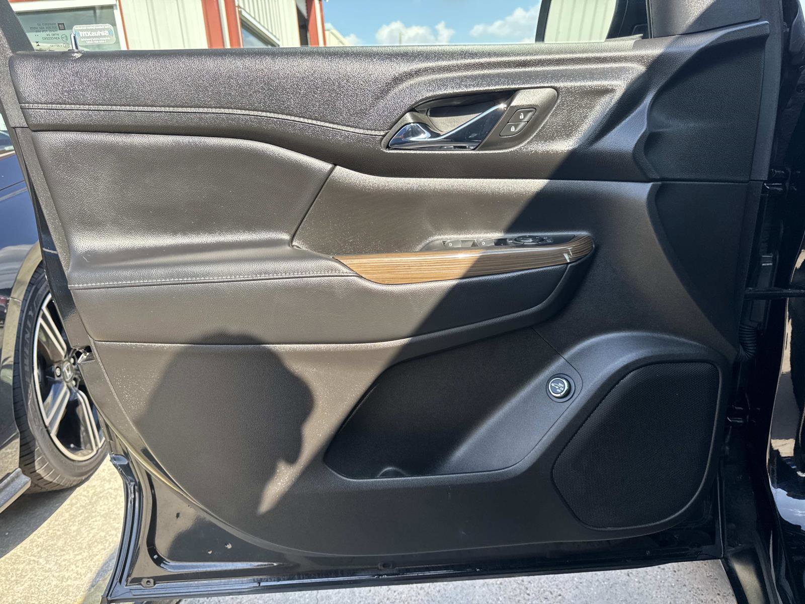 Used 2023 GMC Acadia SLE w/ Driver Convenience Package image 18