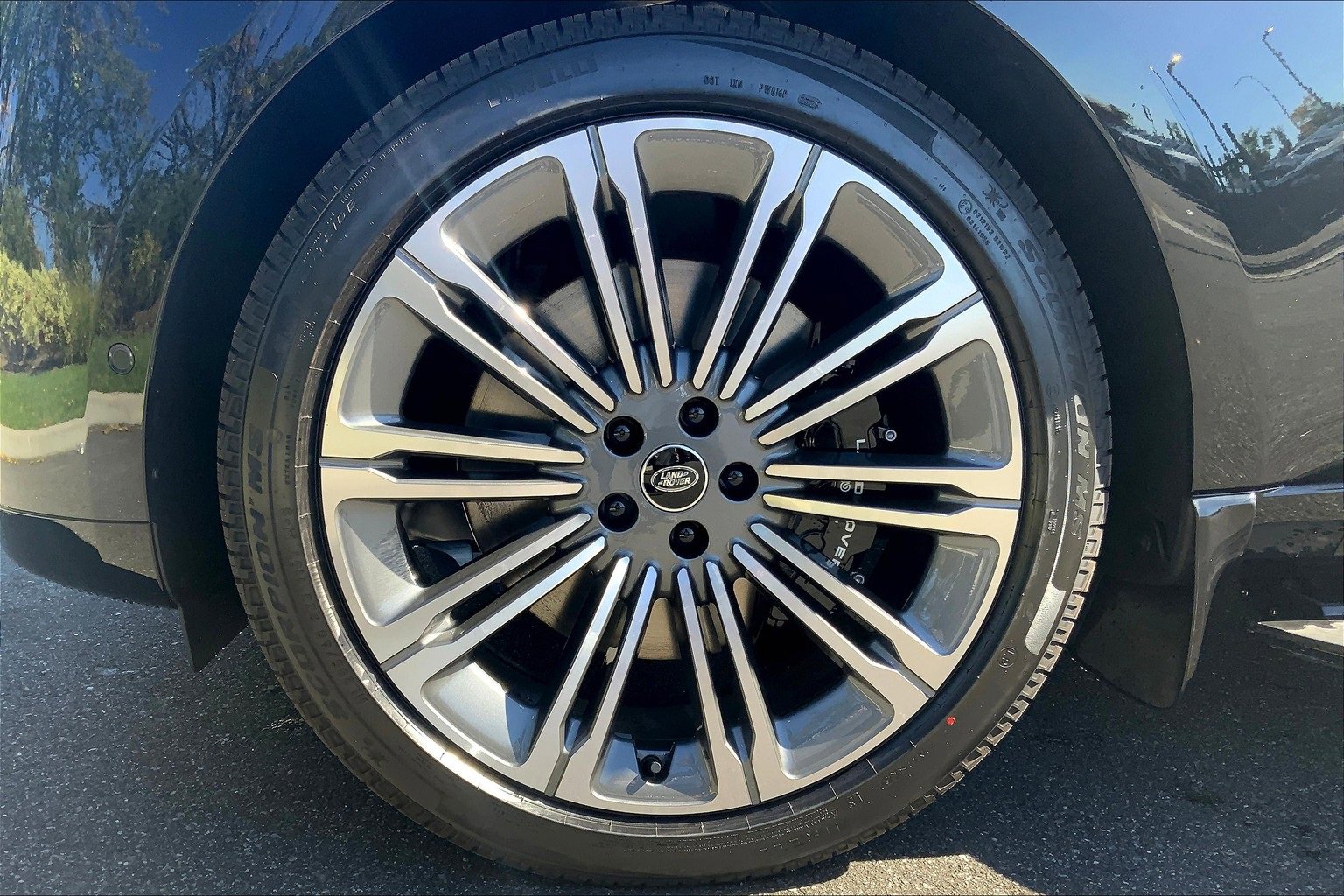 New 2025 Land Rover Range Rover SE image 11