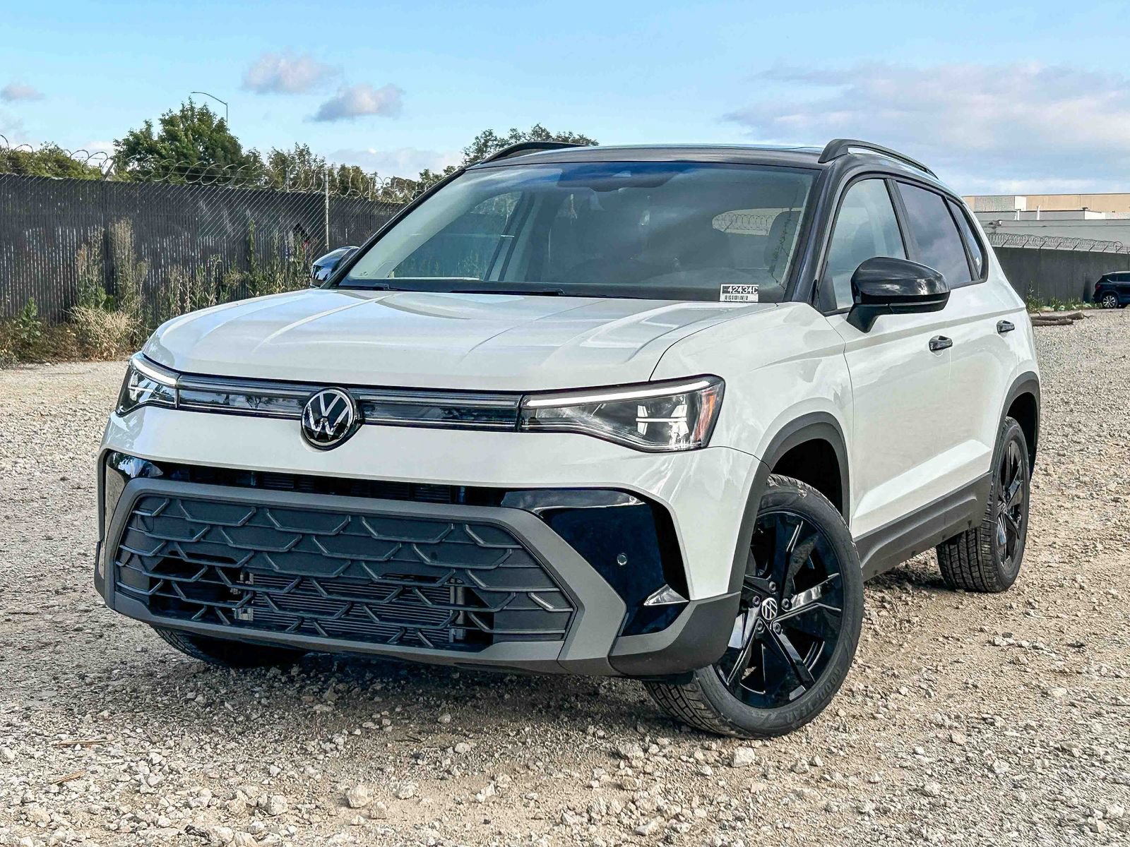 New 2026 Volkswagen Taos SE FWD image 1