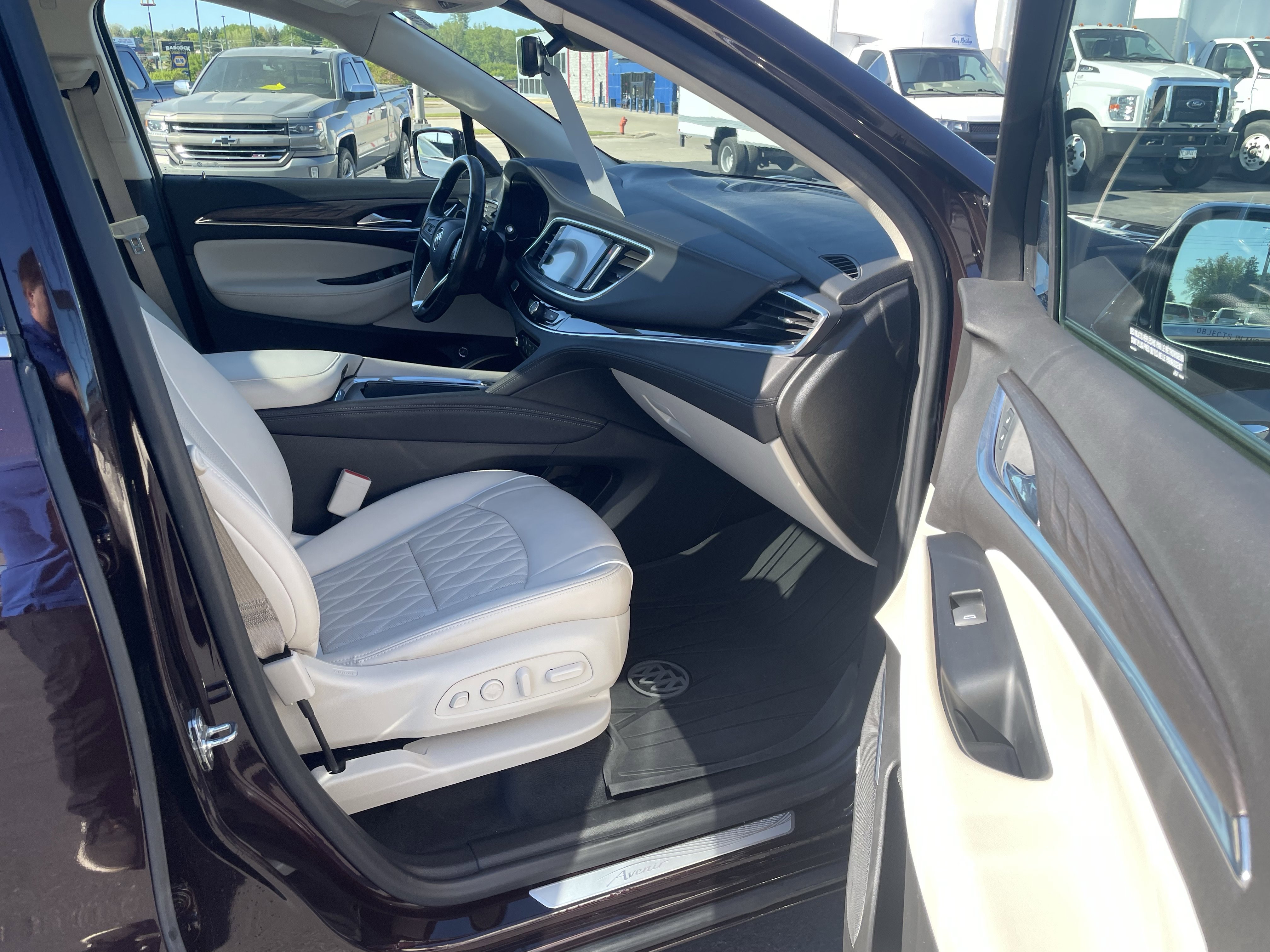 Used 2023 Buick Enclave Avenir w/ Trailering Package, 5000 lbs. AWD/4WD image 32