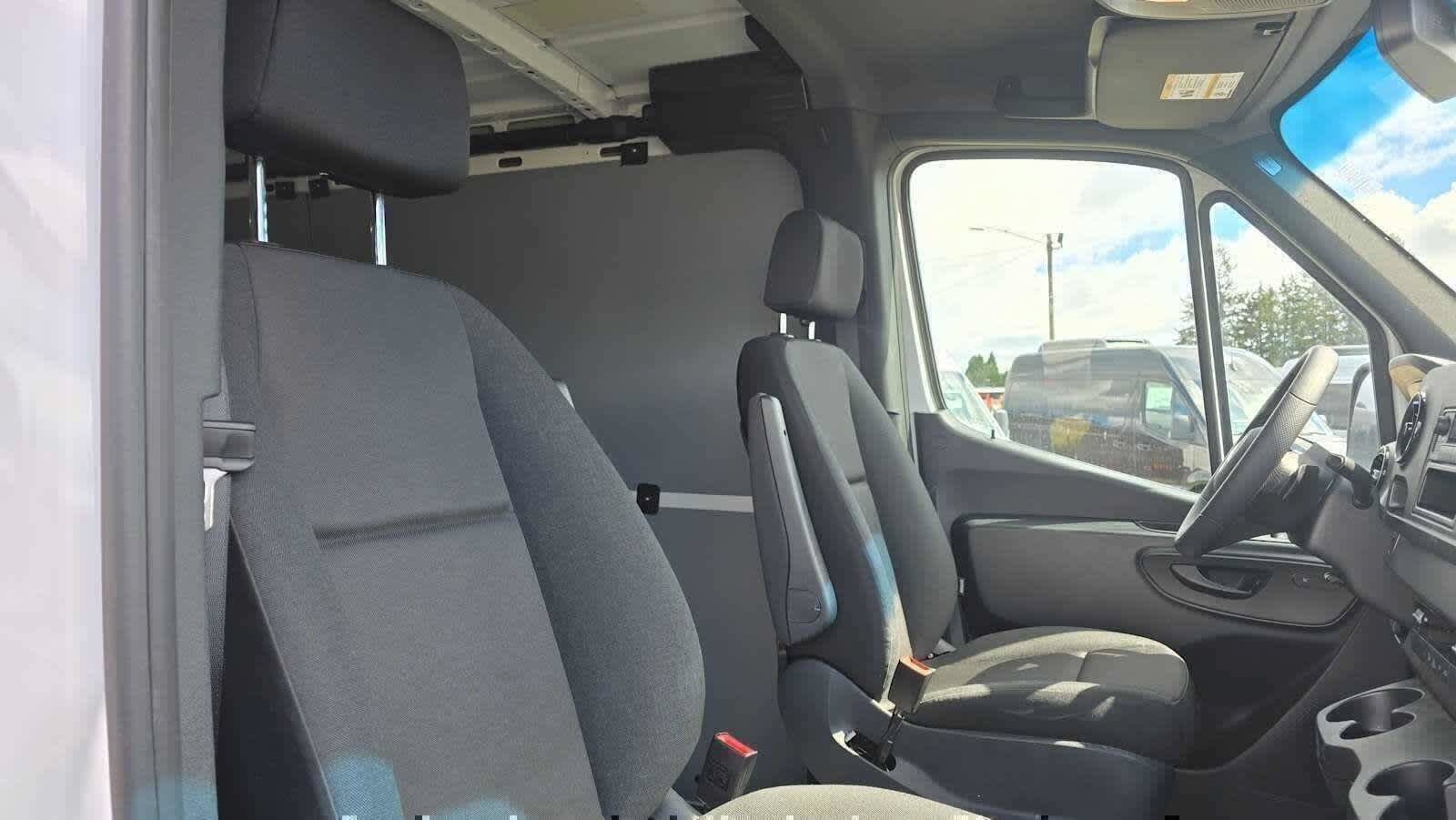 Used 2025 Mercedes-Benz Sprinter 2500 image 12