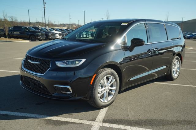 New 2026 Chrysler Pacifica Select FWD image 3