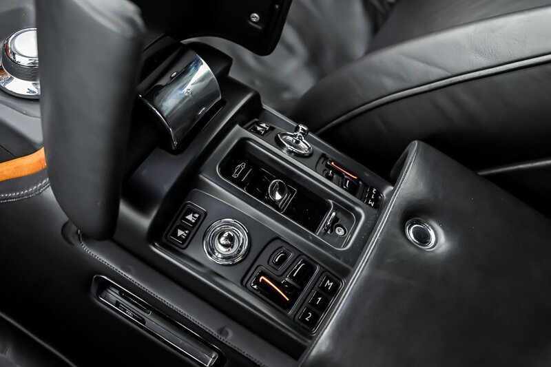 Used 2008 Rolls-Royce Phantom Drophead Coupe RWD image 43