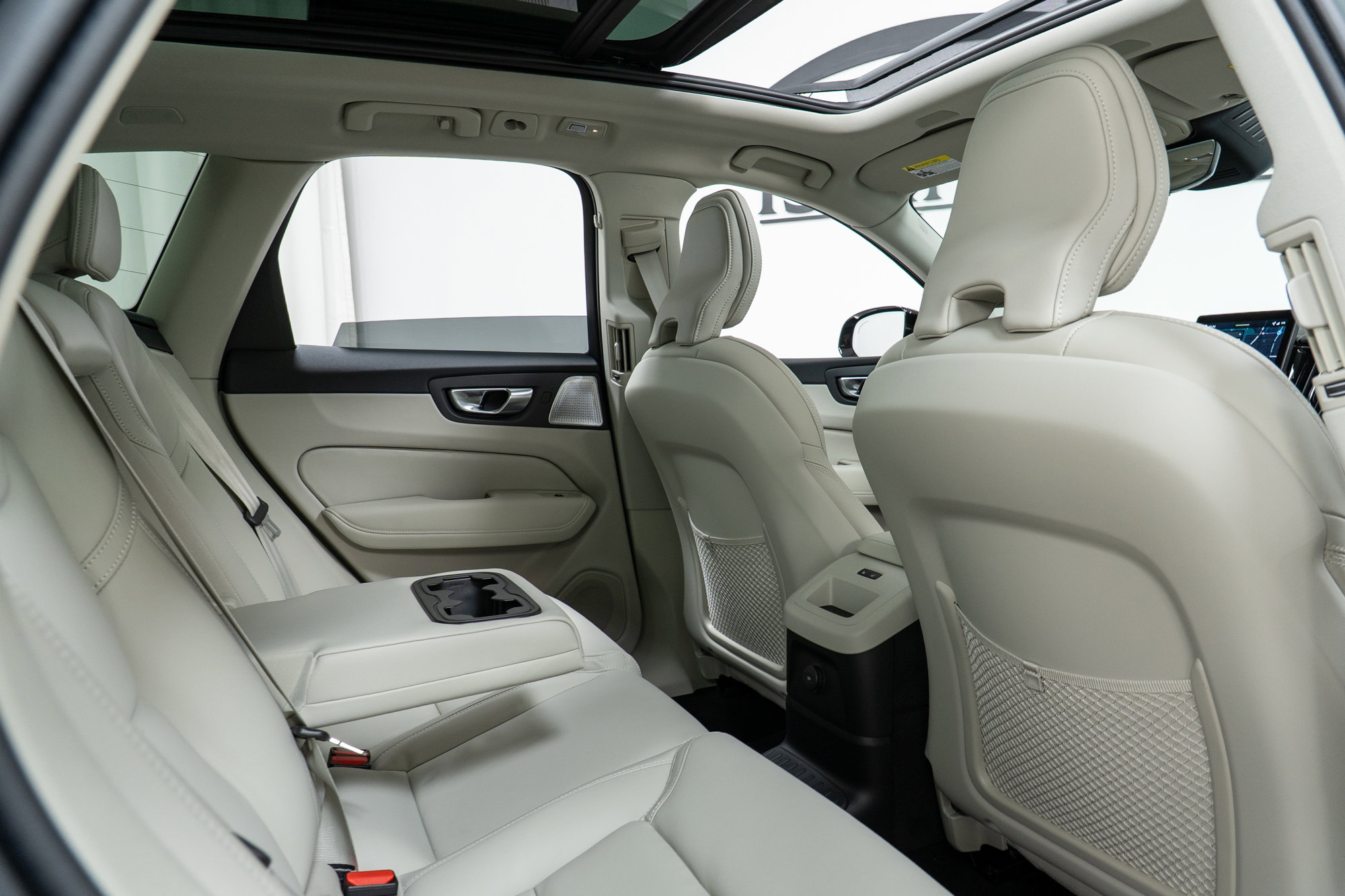 New 2026 Volvo XC60 T8 Ultra image 24