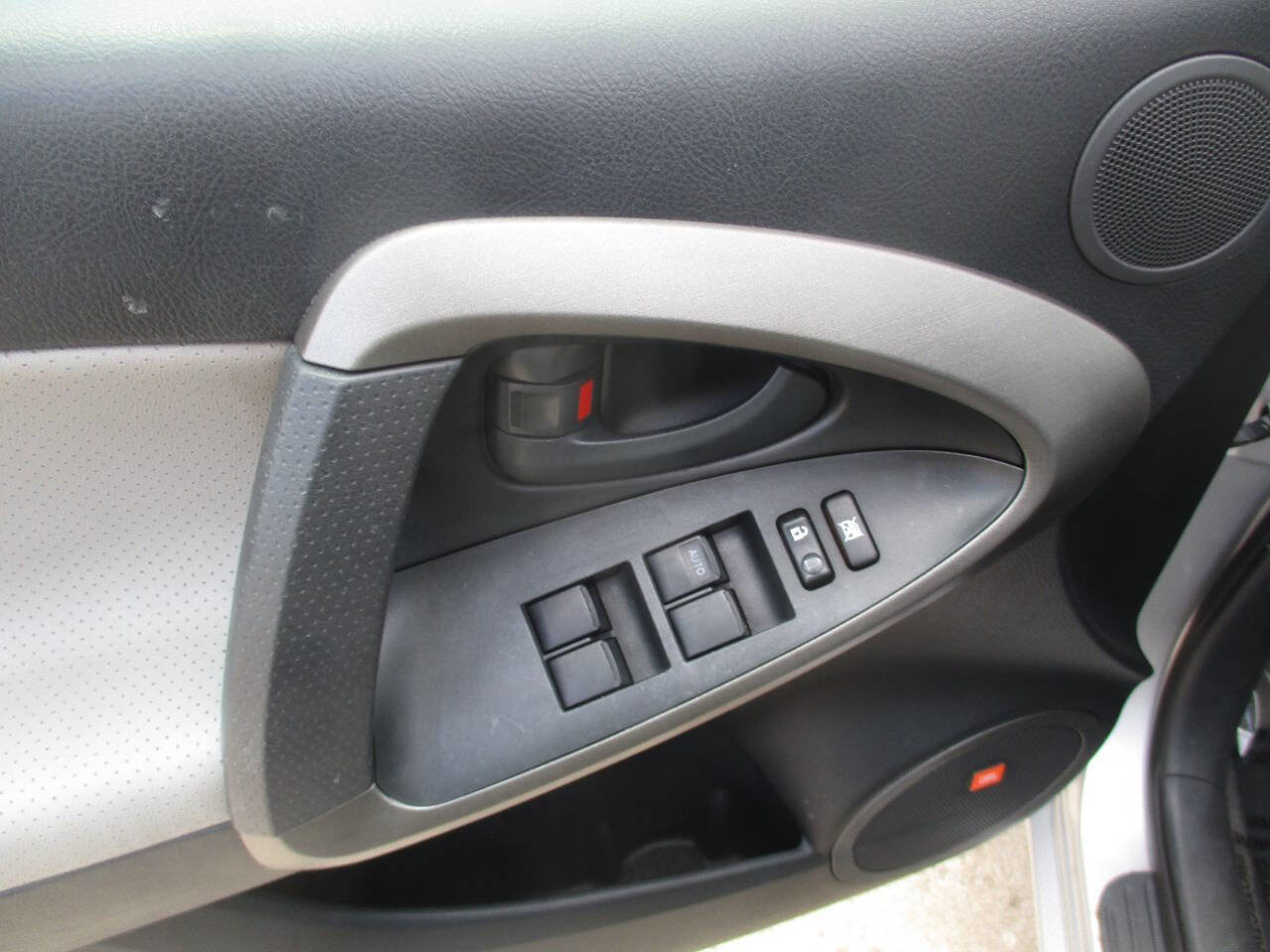 Used 2010 Toyota RAV4 Limited AWD/4WD image 11