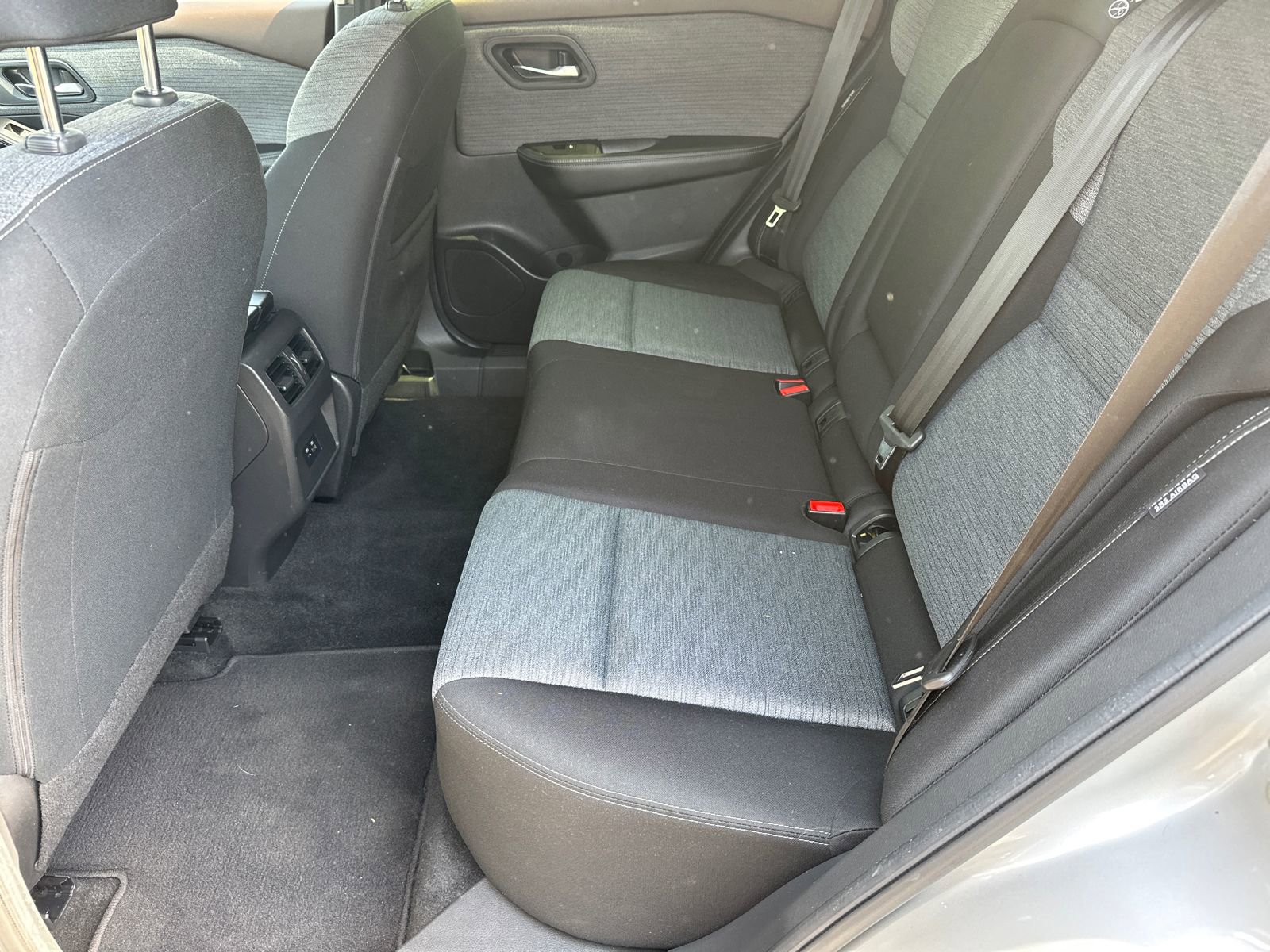 Used 2023 Nissan Rogue SV image 18