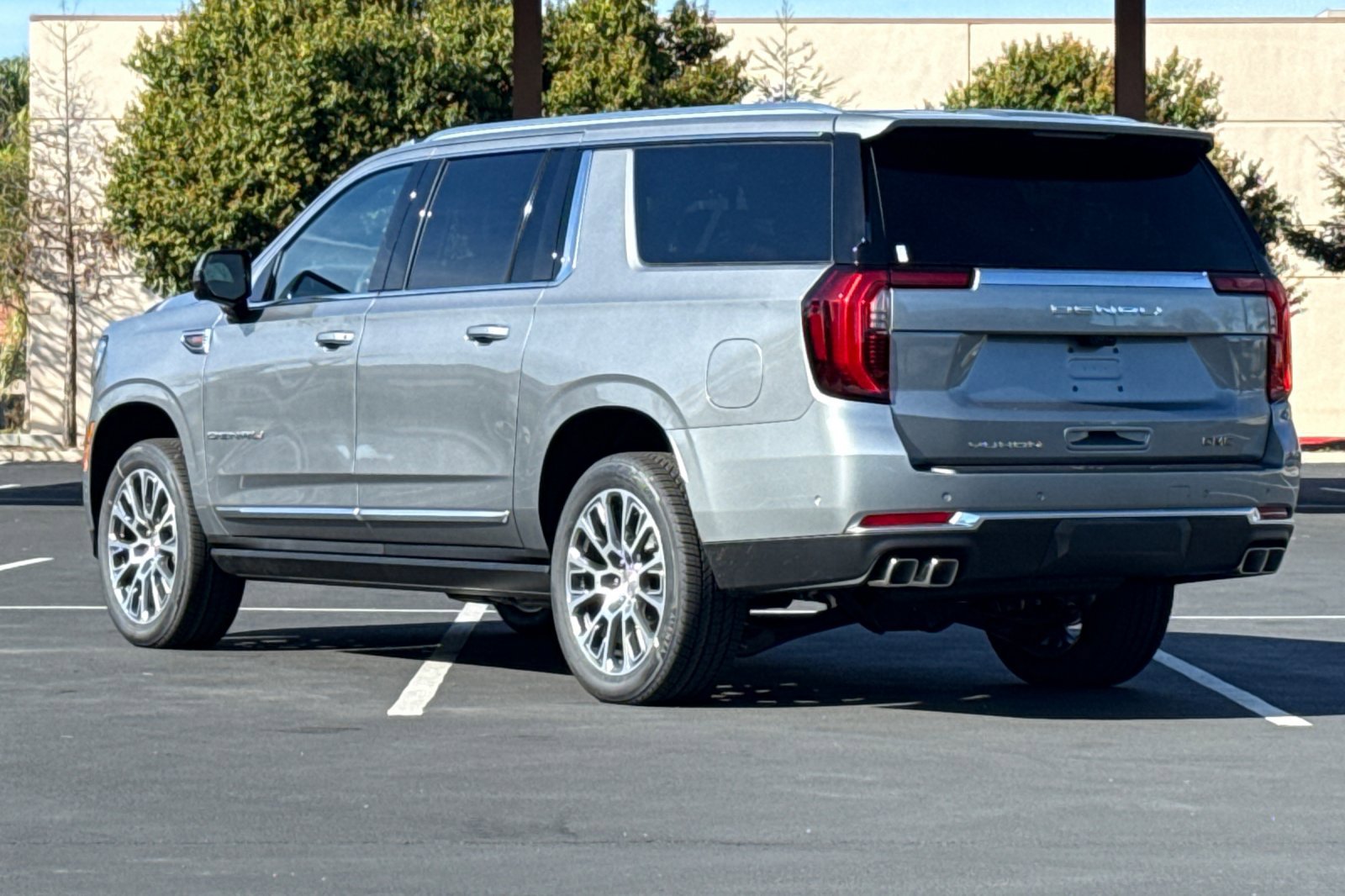 New 2026 GMC Yukon XL Denali w/ Denali Reserve Package image 7