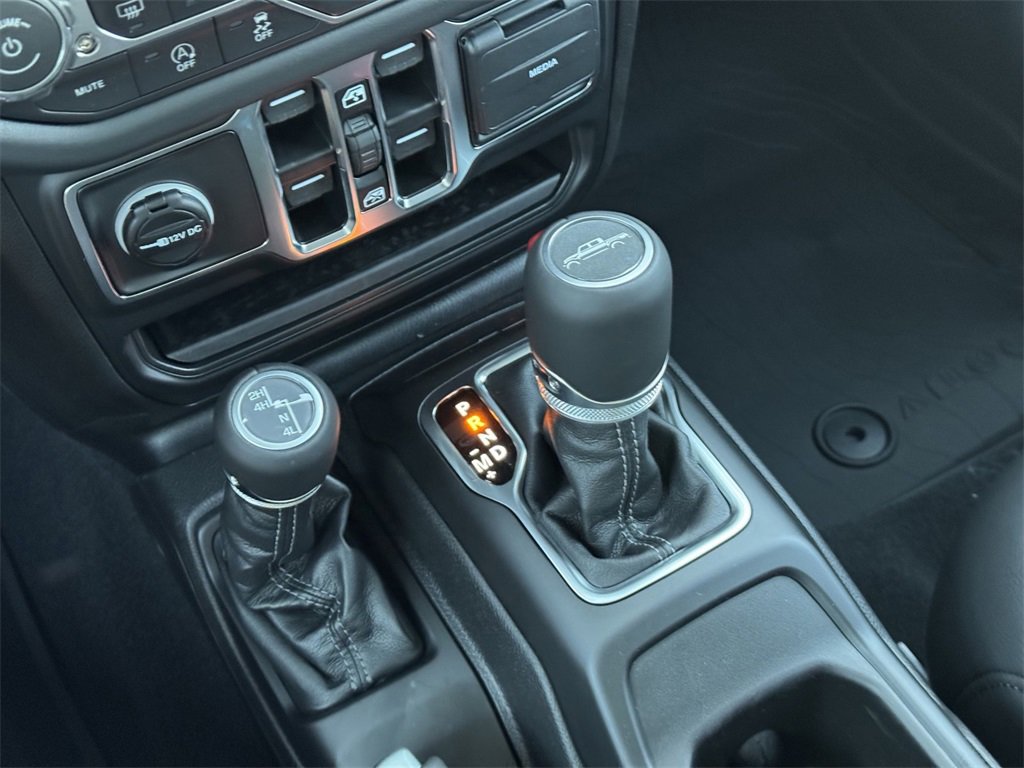 New 2025 Jeep Gladiator Sport image 18