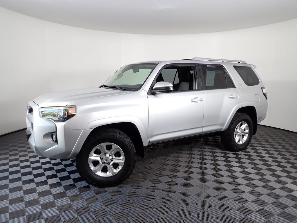 Used 2014 Toyota 4Runner SR5 AWD/4WD image 10
