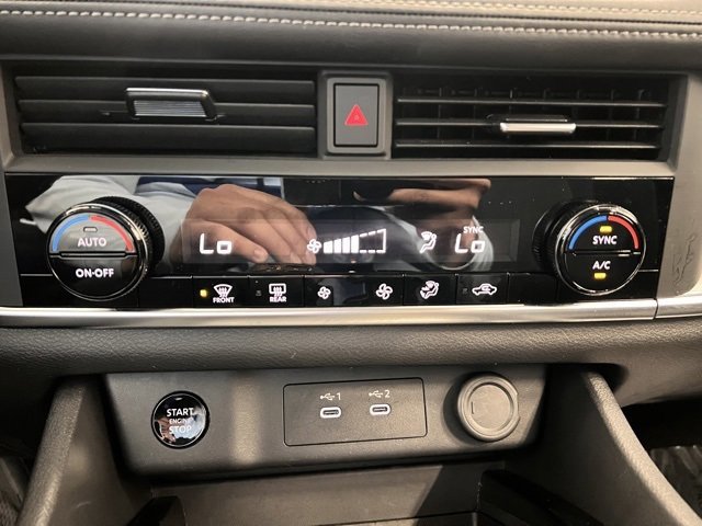 Used 2025 Nissan Rogue SV image 27