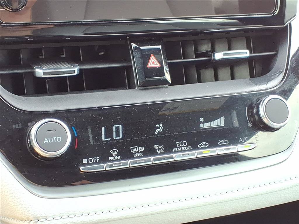 Certified 2025 Toyota Corolla SE FWD image 25